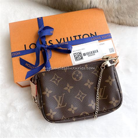 louis vuitton mini pochette uomo|louis vuitton mini pouch.